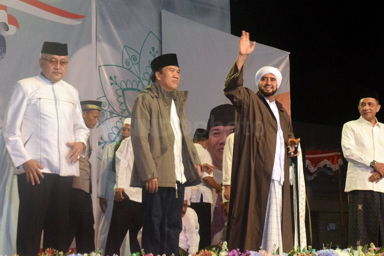 15.000 Mahasiswa dan...