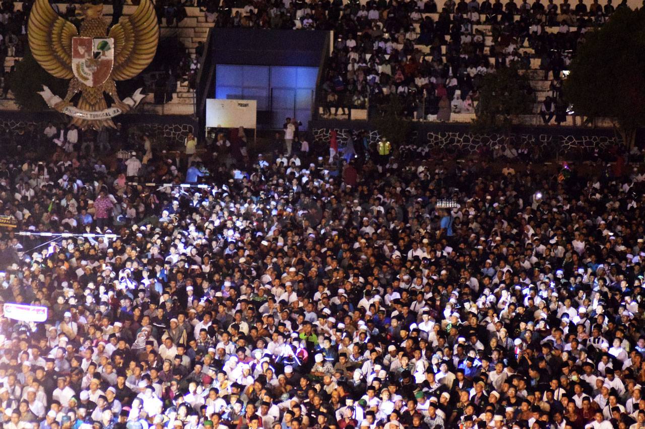 15.000 Mahasiswa dan...