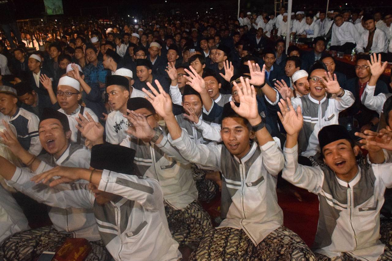 15.000 Mahasiswa dan...