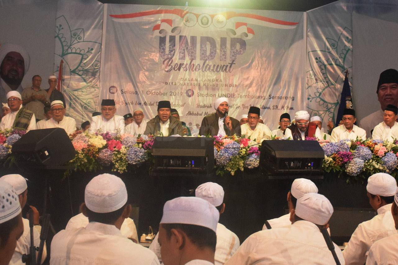 15.000 Mahasiswa dan...