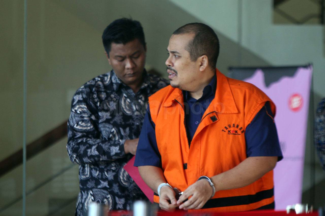 Suap Impor Bawang Putih,...