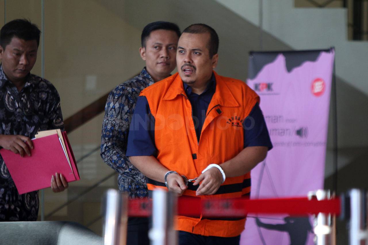 Suap Impor Bawang Putih,...