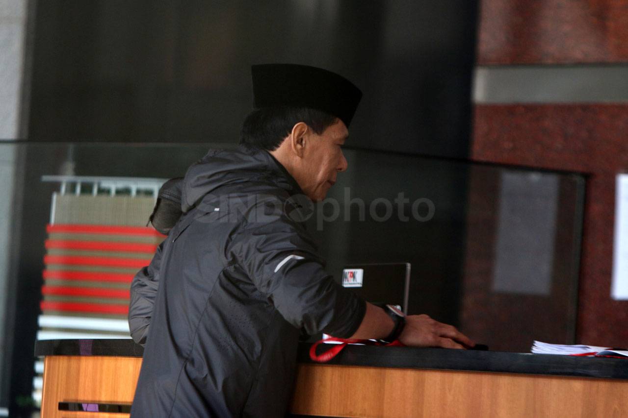 KPK Periksa Anggota...