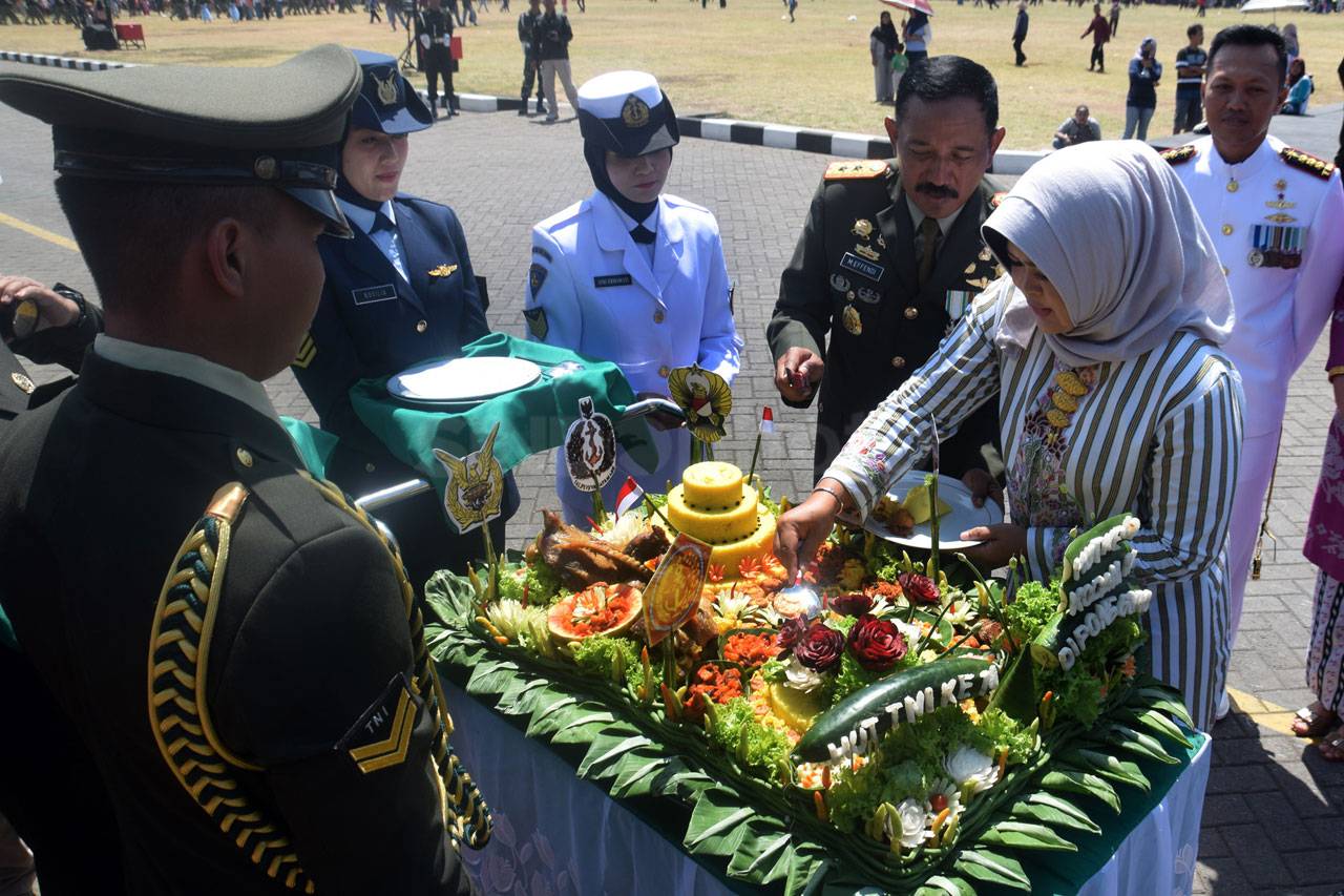 Perayaan HUT Ke-74 TNI...