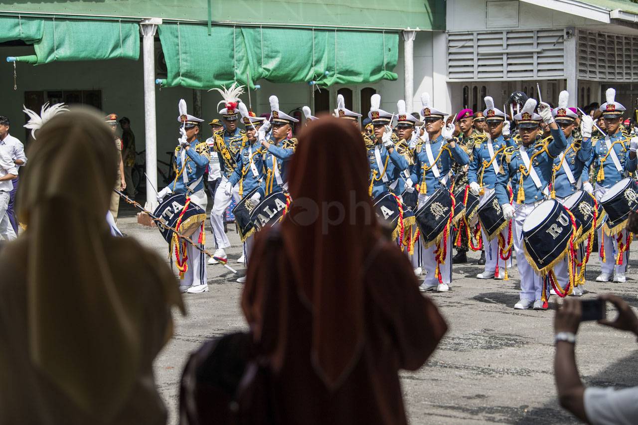 Prajurit TNI AL Tampilkan...