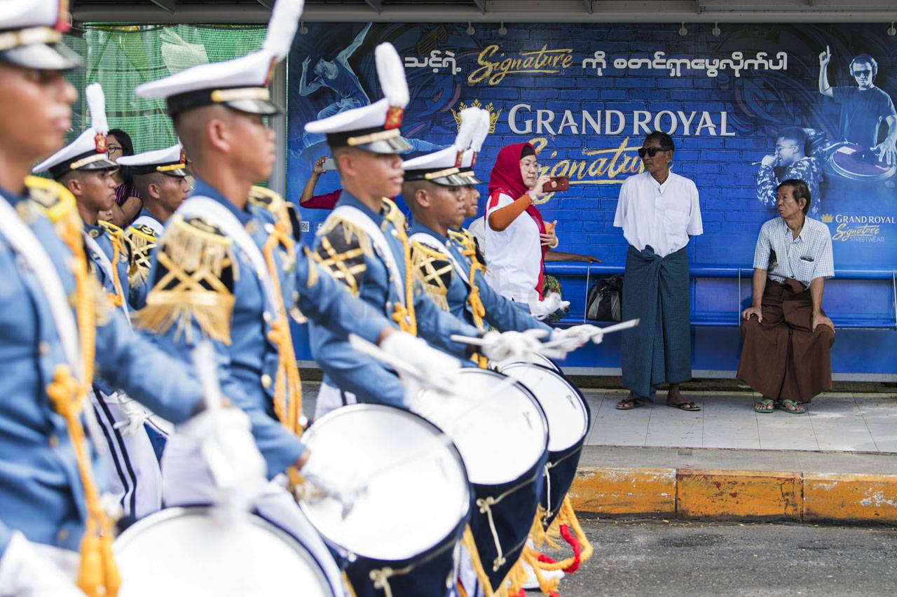 Prajurit TNI AL Tampilkan...
