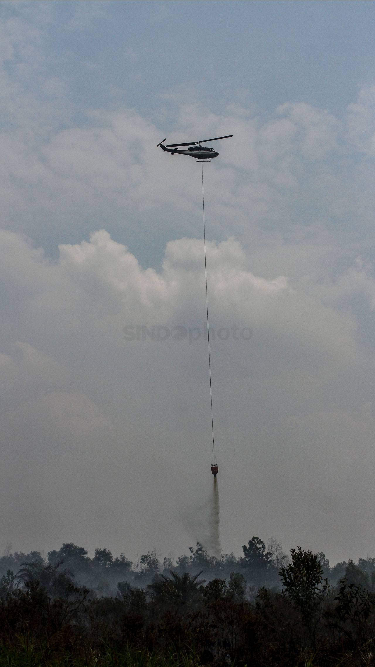 Helikopter BNPB Lakukan...