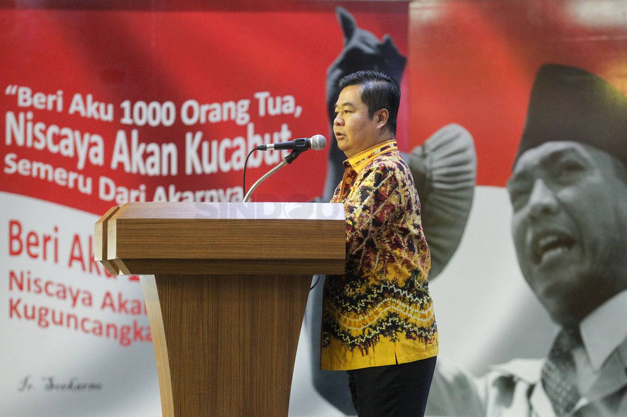 Ratusan Anggota DPRD...