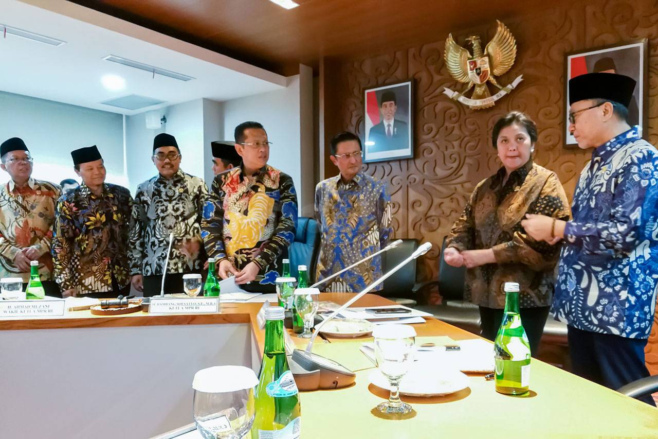 Pimpinan MPR Gelar Rapat...
