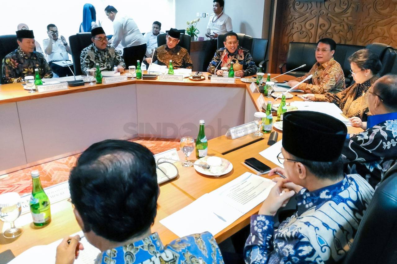Pimpinan MPR Gelar Rapat...