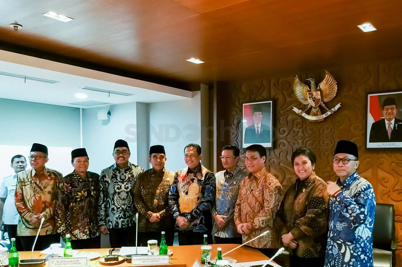 Pimpinan MPR Gelar Rapat...