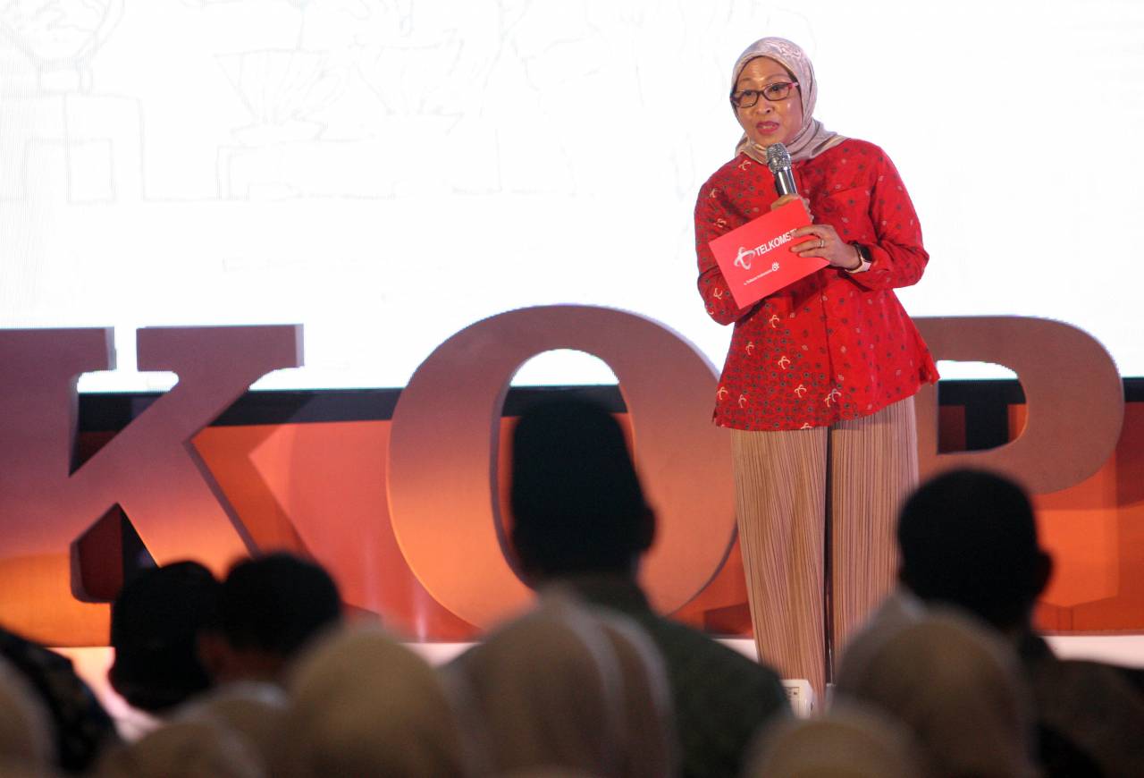 Telkomsel Dorong Santri...