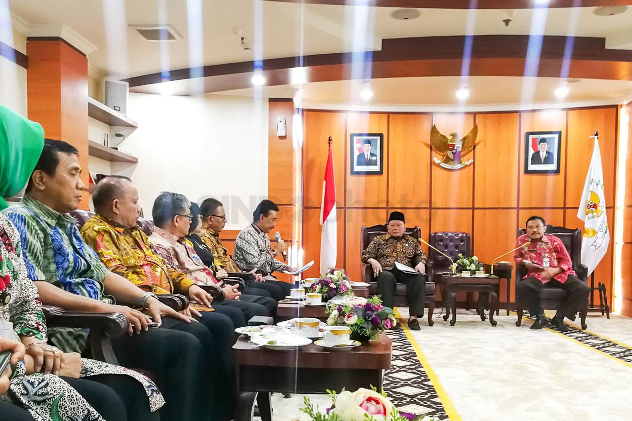 Ketua DPD Terima Forum...