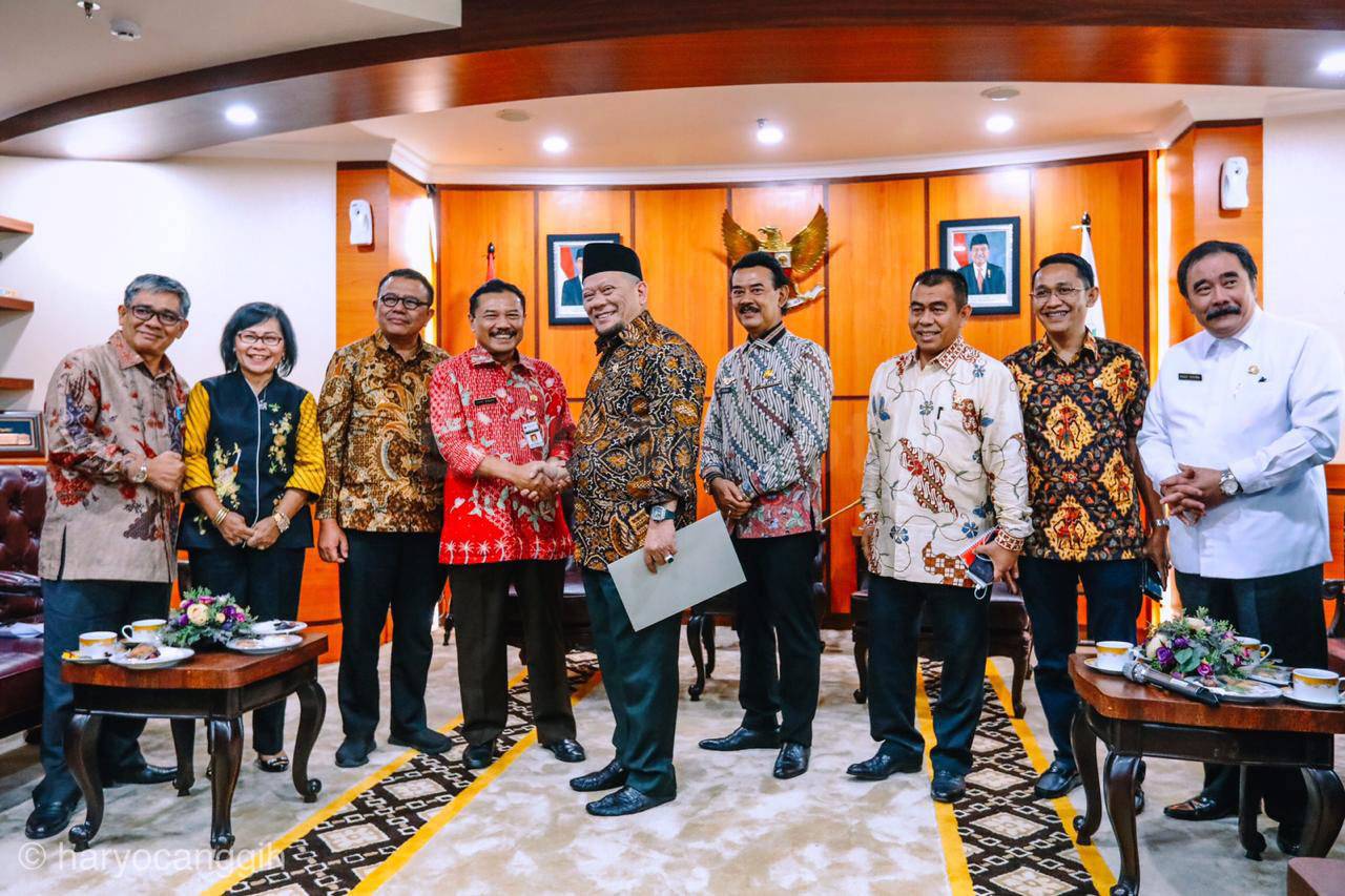 Ketua DPD Terima Forum...