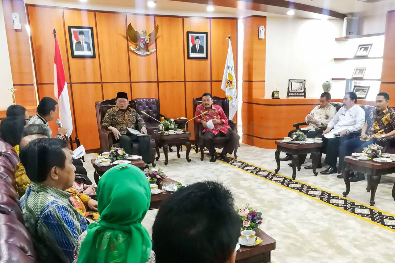 Ketua DPD Terima Forum...
