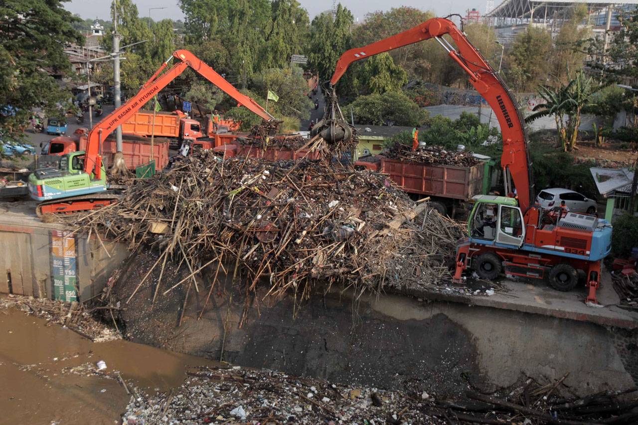 Ribuan Meter Kubik Sampah...