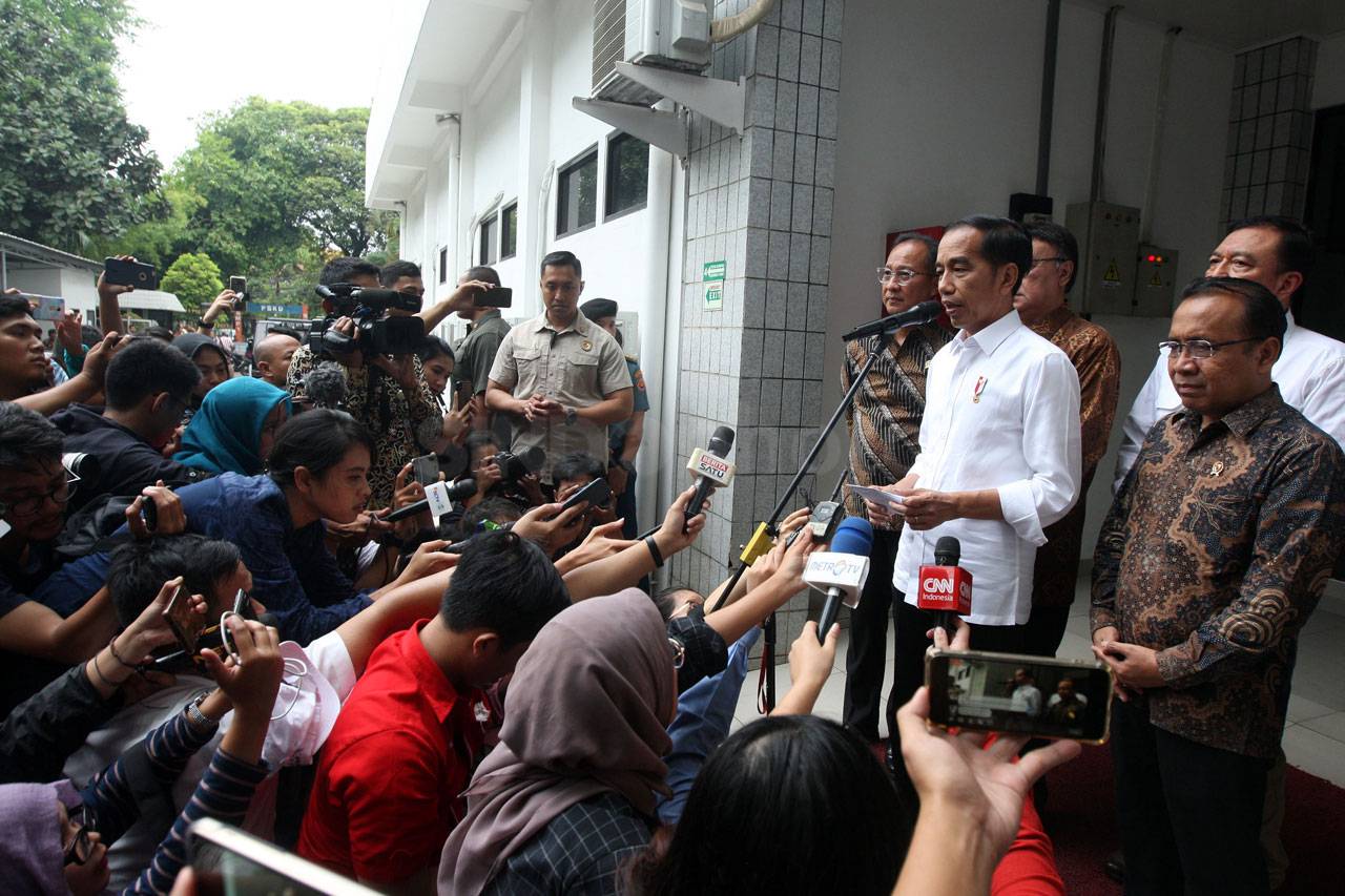 Presiden Jokowi Jenguk...