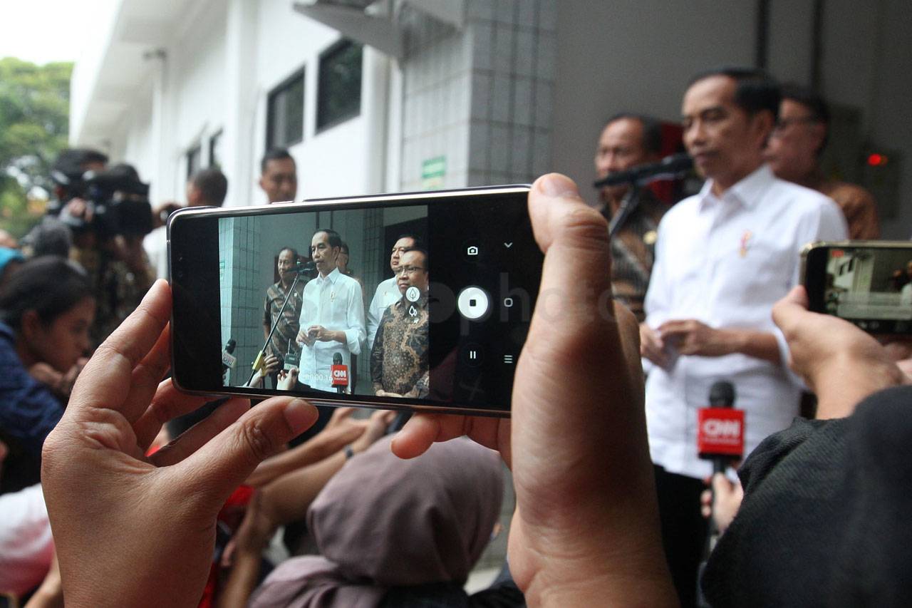 Presiden Jokowi Jenguk...