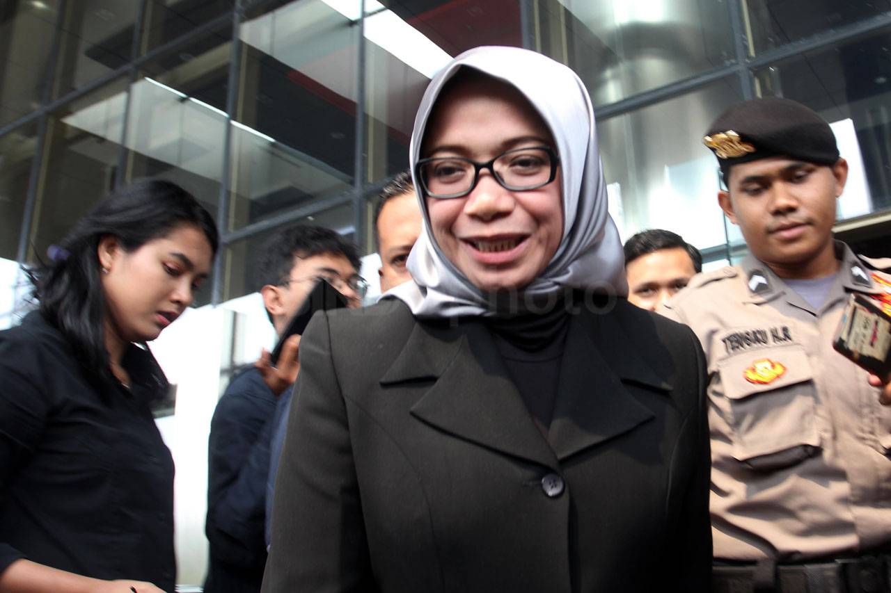KPK Periksa Eni Saragih...