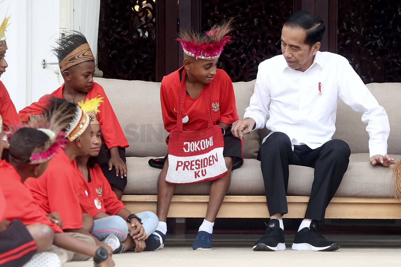 Presiden Jokowi Terima...