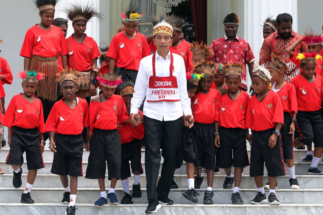Presiden Jokowi Terima...