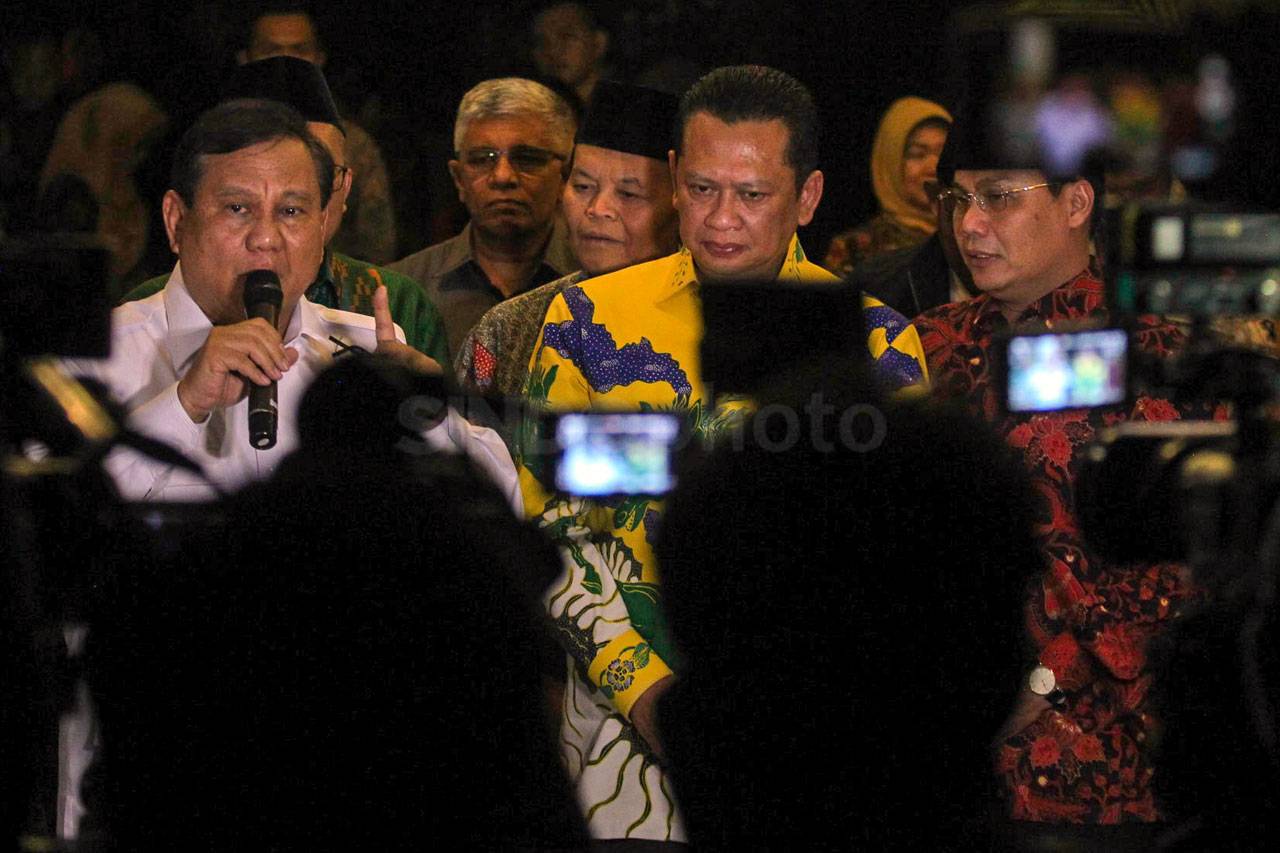 Pimpinan MPR Datangi...