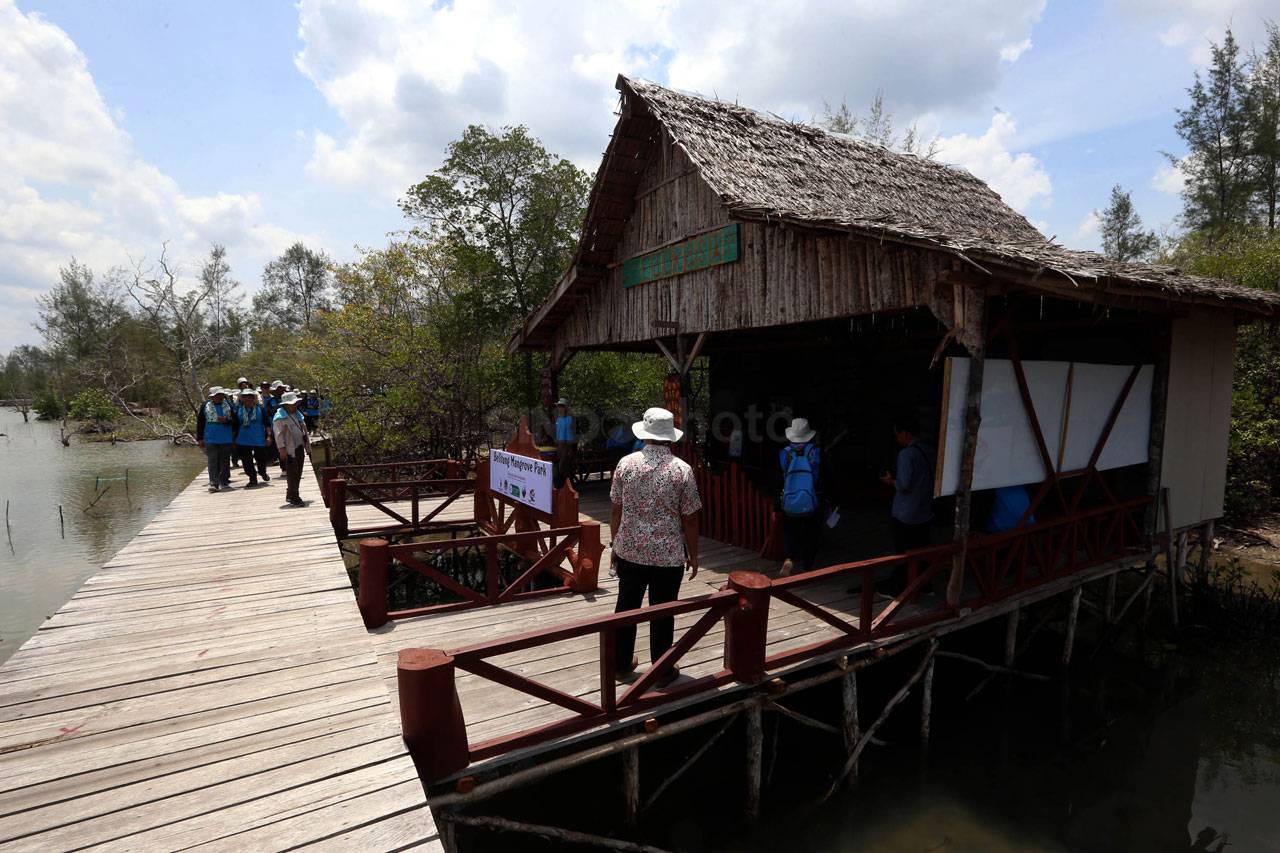 Indahnya Ekowisata Hutan...