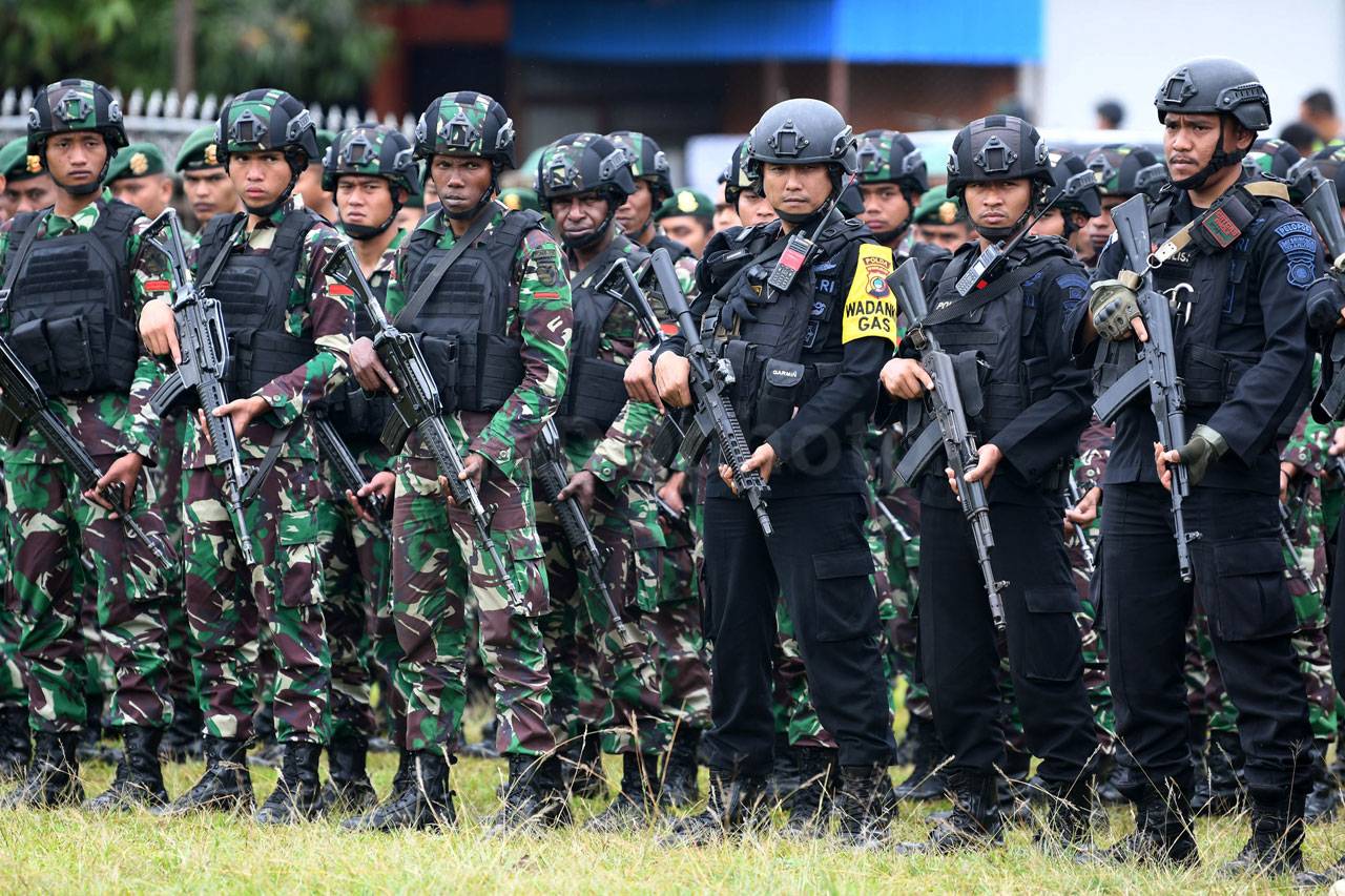 Ratusan Prajurit TNI...