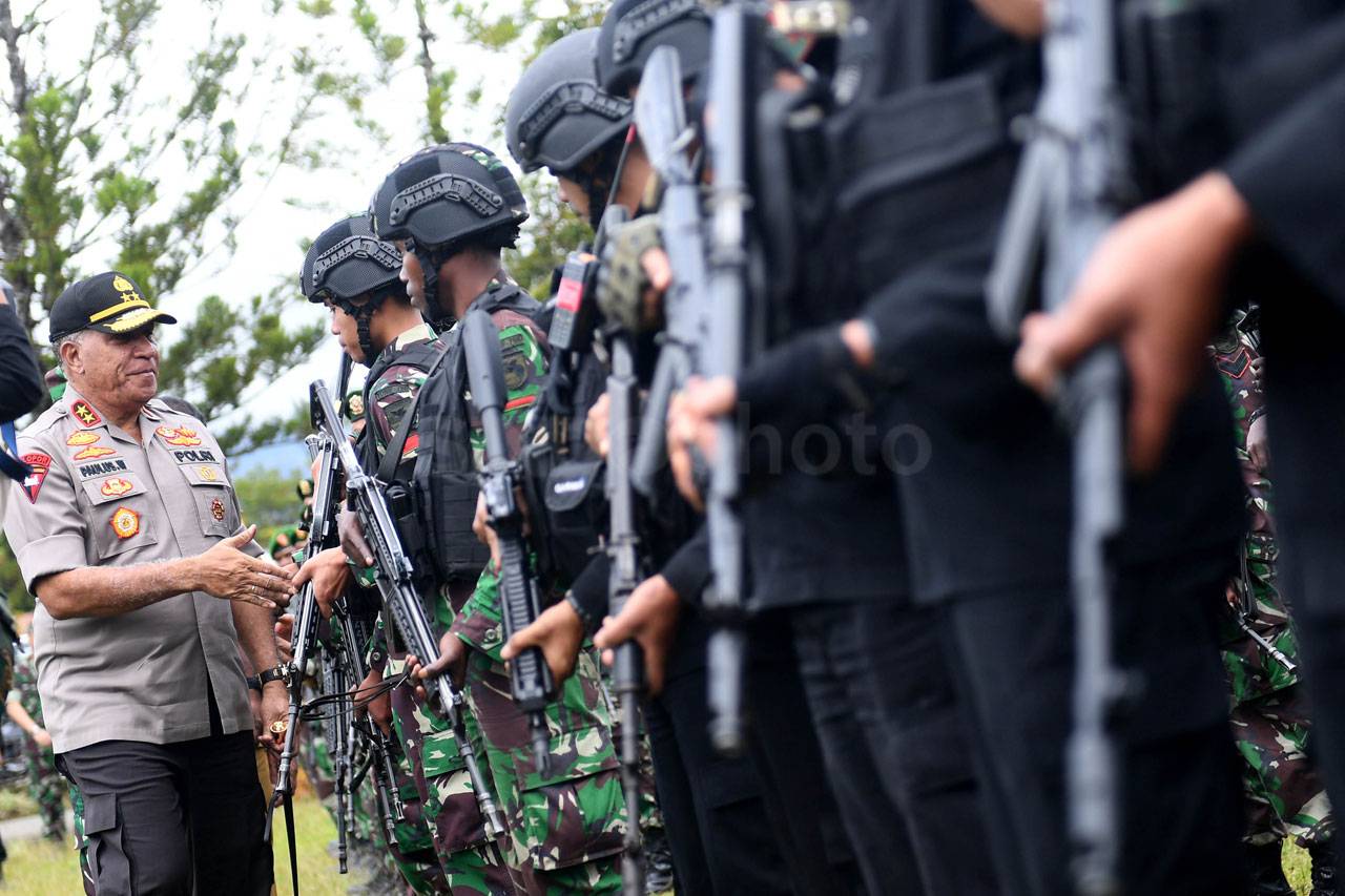 Ratusan Prajurit TNI...