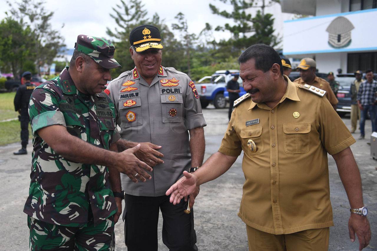 Ratusan Prajurit TNI...