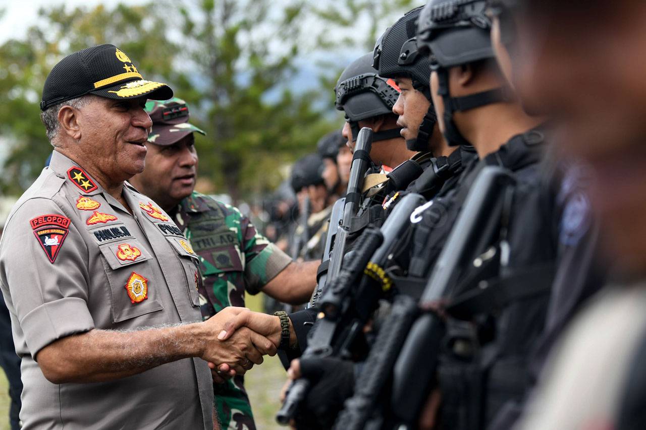 Ratusan Prajurit TNI...