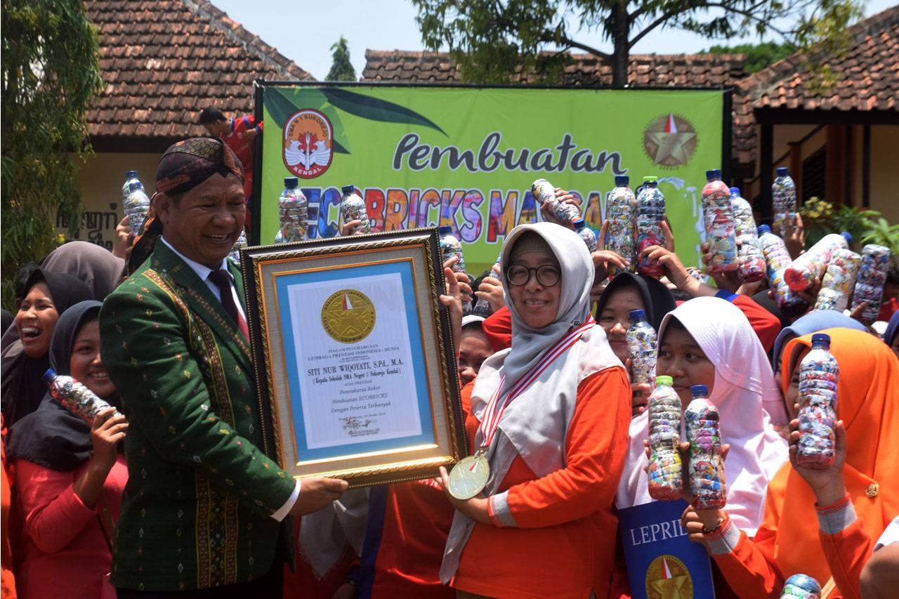 1.083 Siswa SMAN 1 Sukorejo...