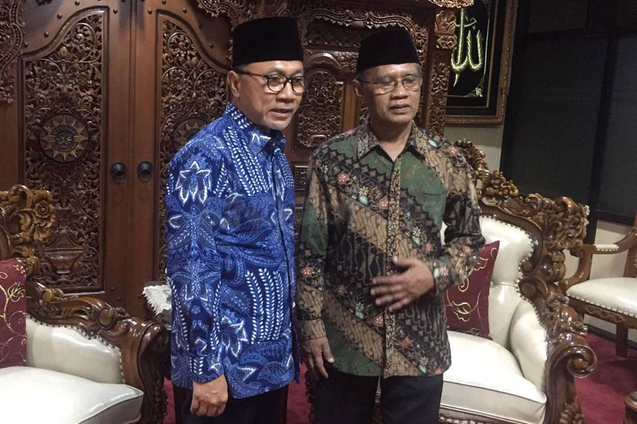 Zulkifli Hasan Temui...