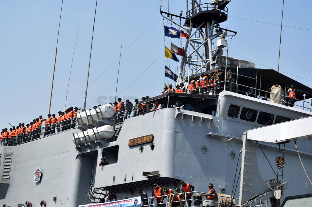 KRI Teluk Banten-516...