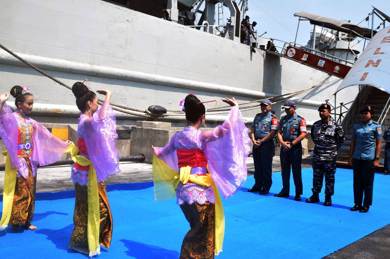 KRI Teluk Banten-516...
