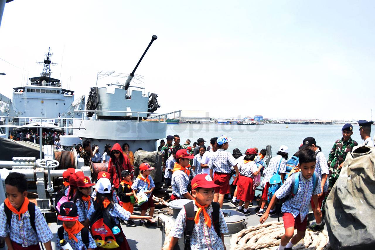 KRI Teluk Banten-516...