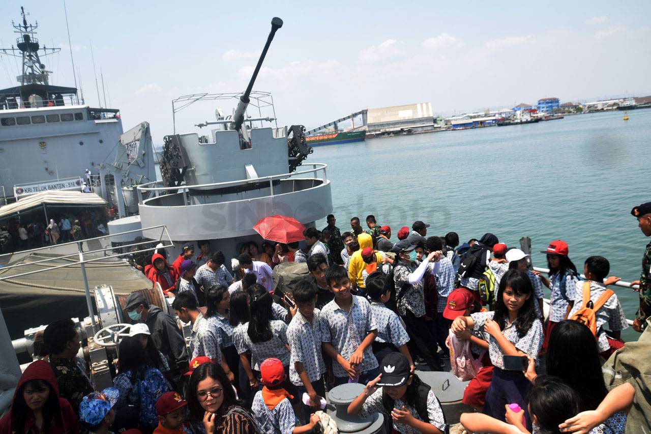 KRI Teluk Banten-516...