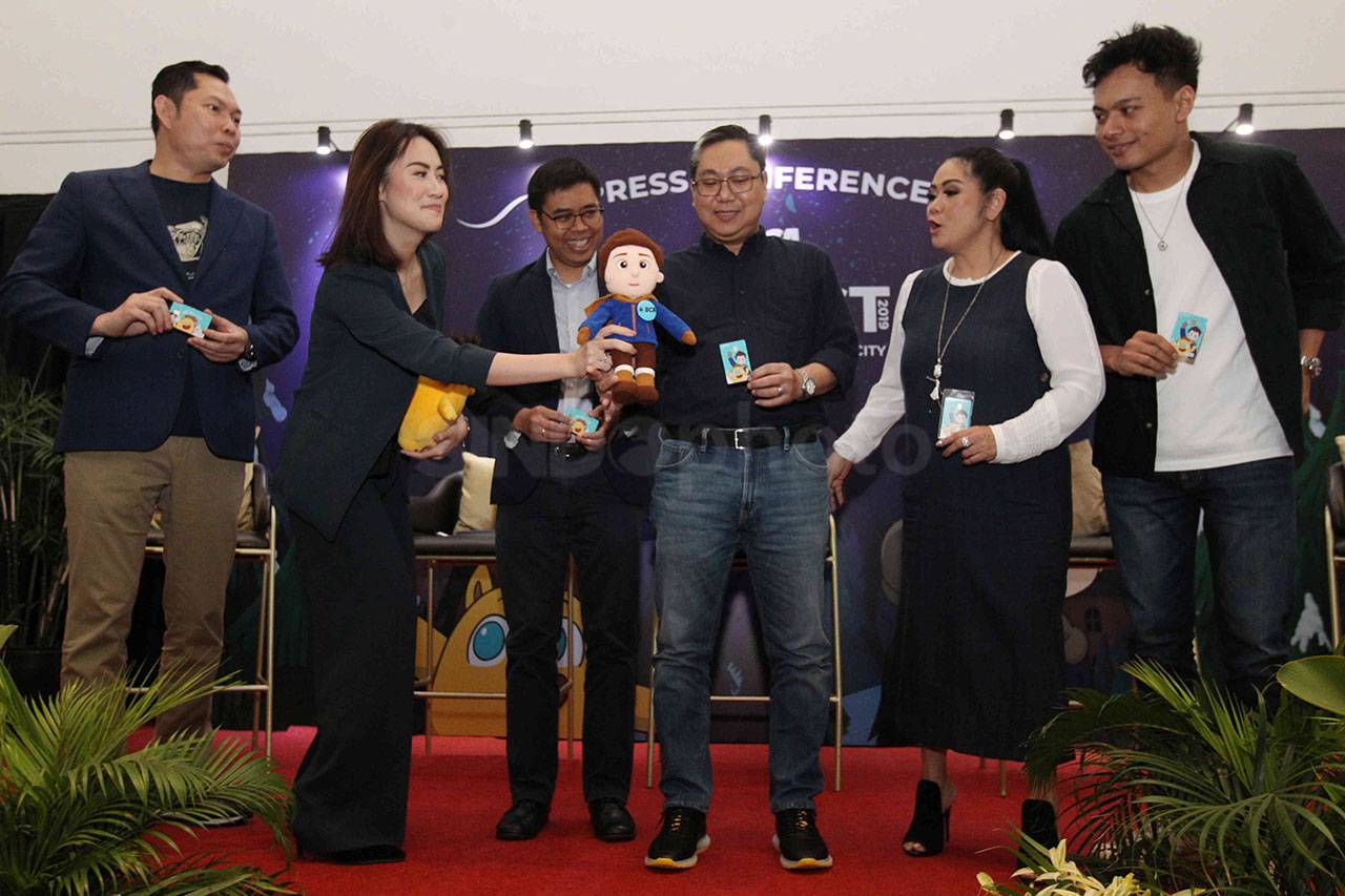 Vina Panduwinata dan...