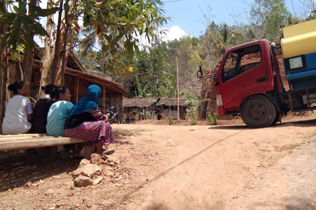 Kemarau Panjang, Warga...