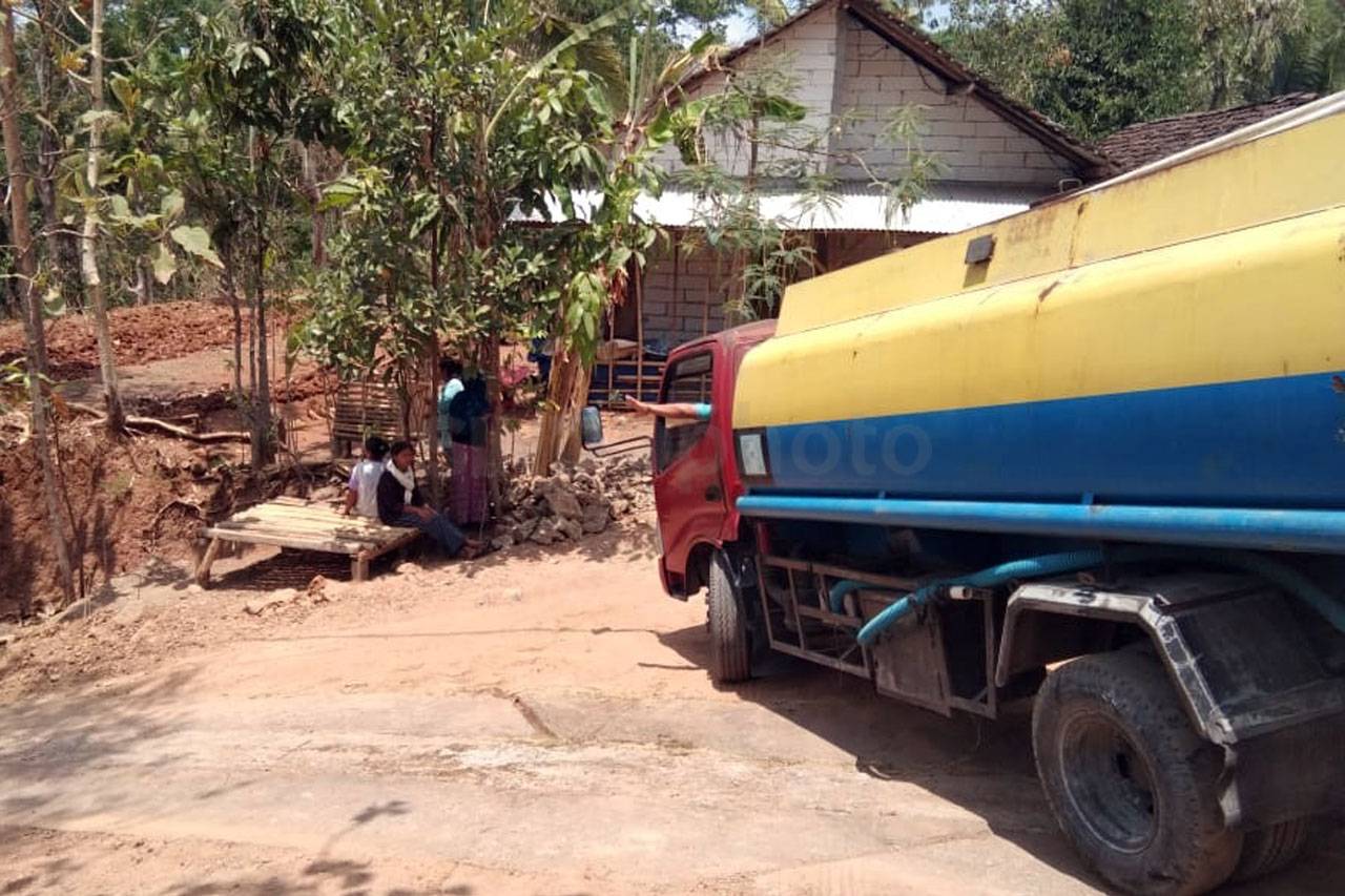 Kemarau Panjang, Warga...