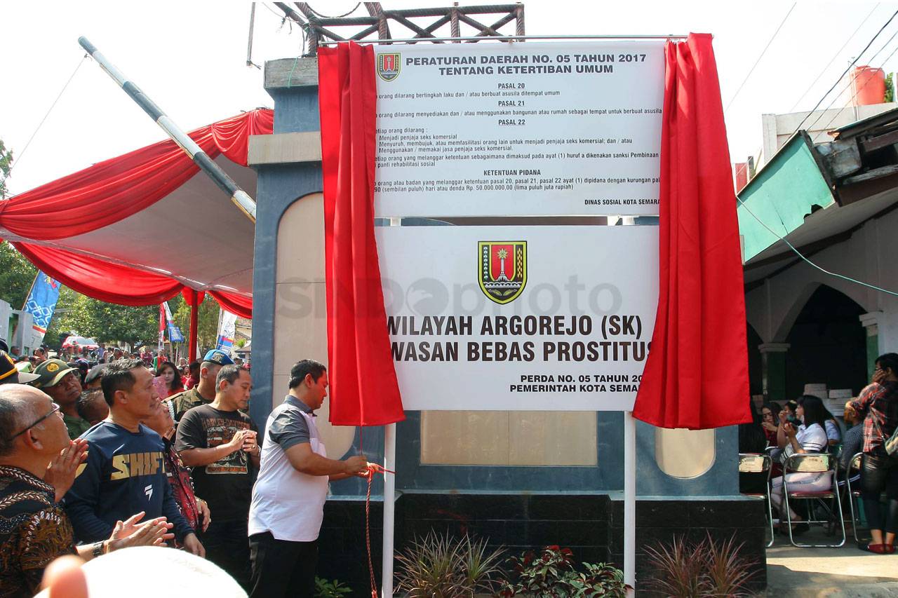 Lokalisasi Sunan Kuning...
