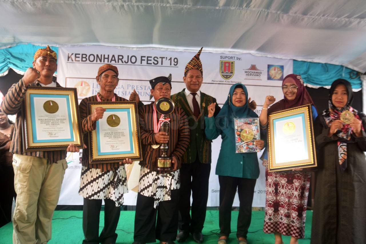 Warga Kebonharjo Semarang...