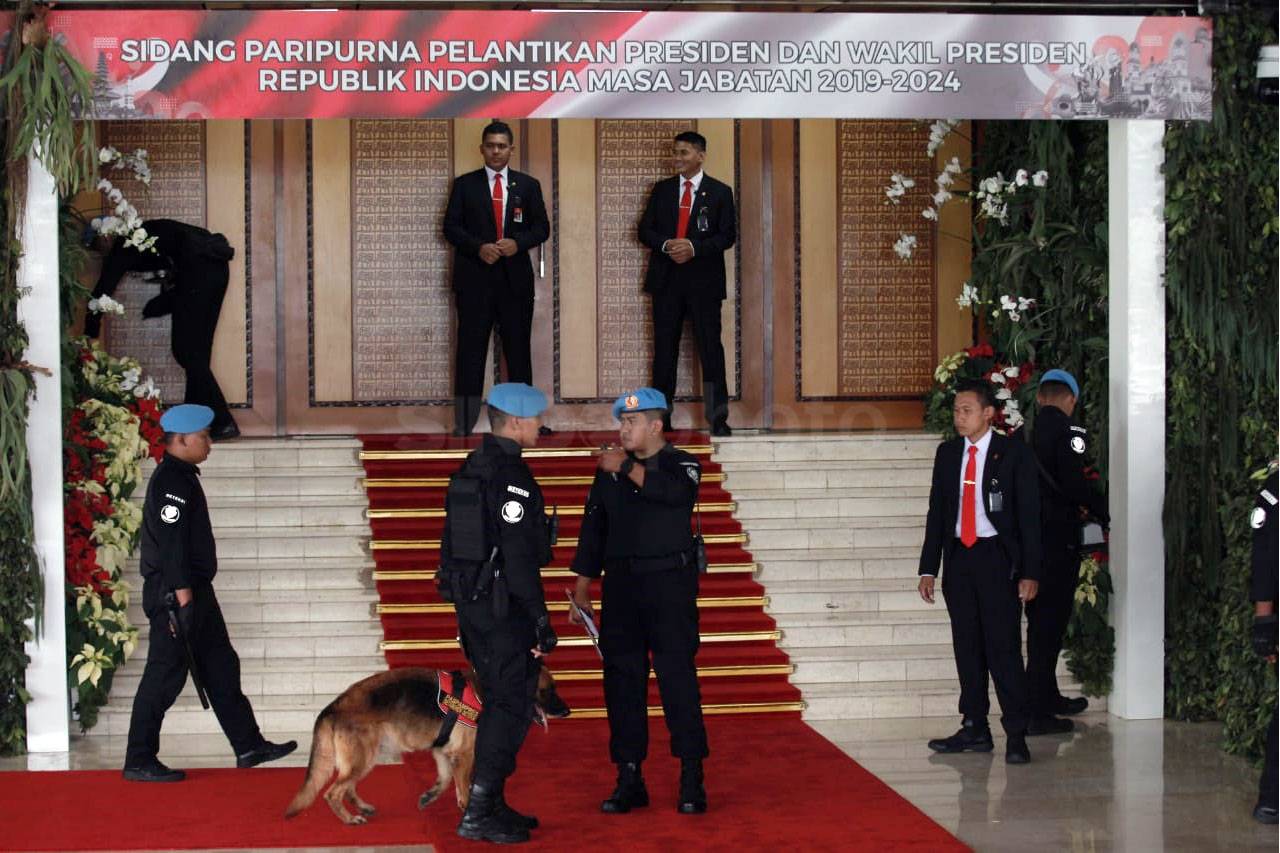 Paspampres Lakukan Sterilisasi...