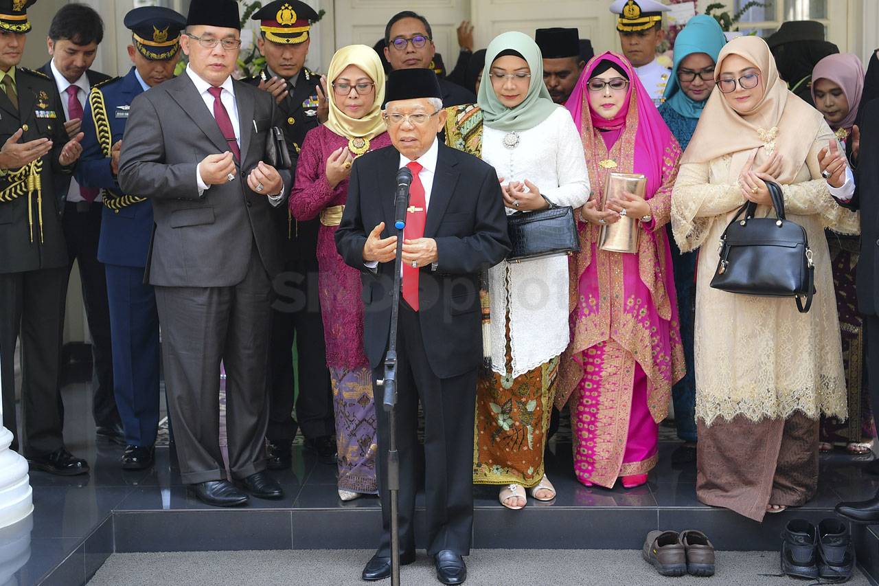 Maruf Amin Pimpin Doa...