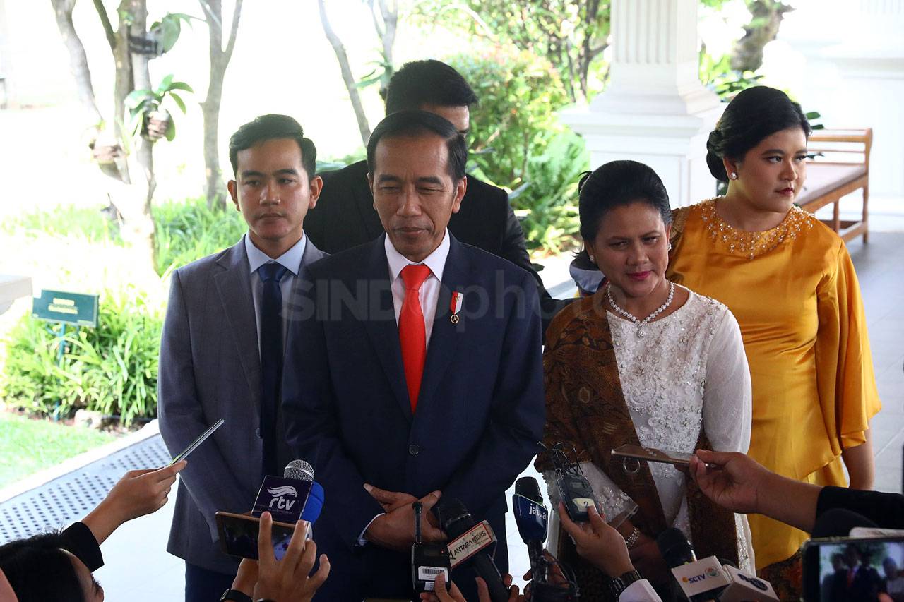 Presiden Jokowi Tinggalkan...