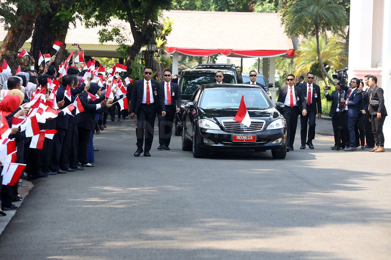 Presiden Jokowi Tinggalkan...