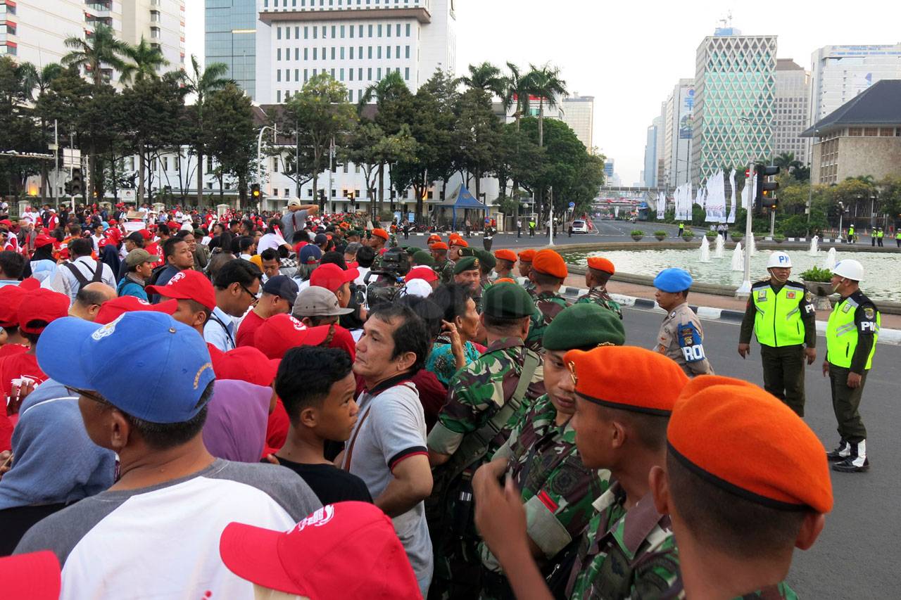 Relawan Gelar Nonton...
