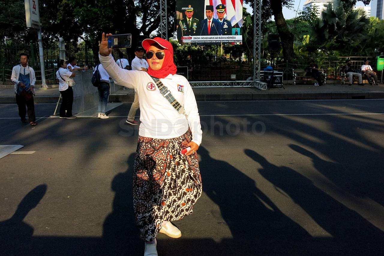 Relawan Gelar Nonton...