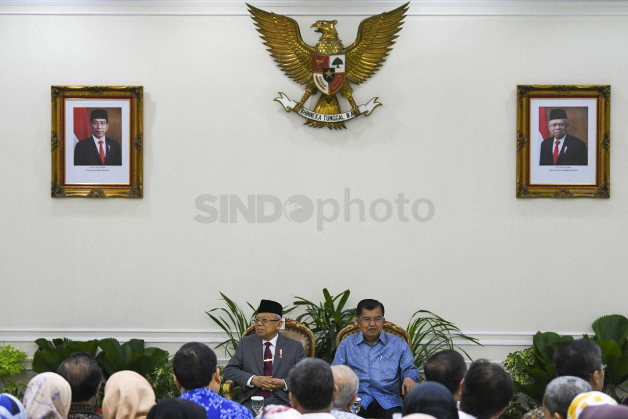 Jusuf Kalla Serahkan...