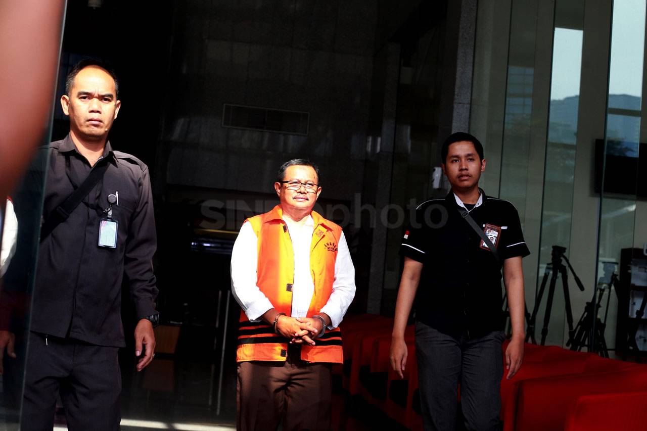 KPK Lanjutkan Pemeriksaan...